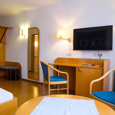 Hotel Zur Linde Gaedheim Экстерьер фото