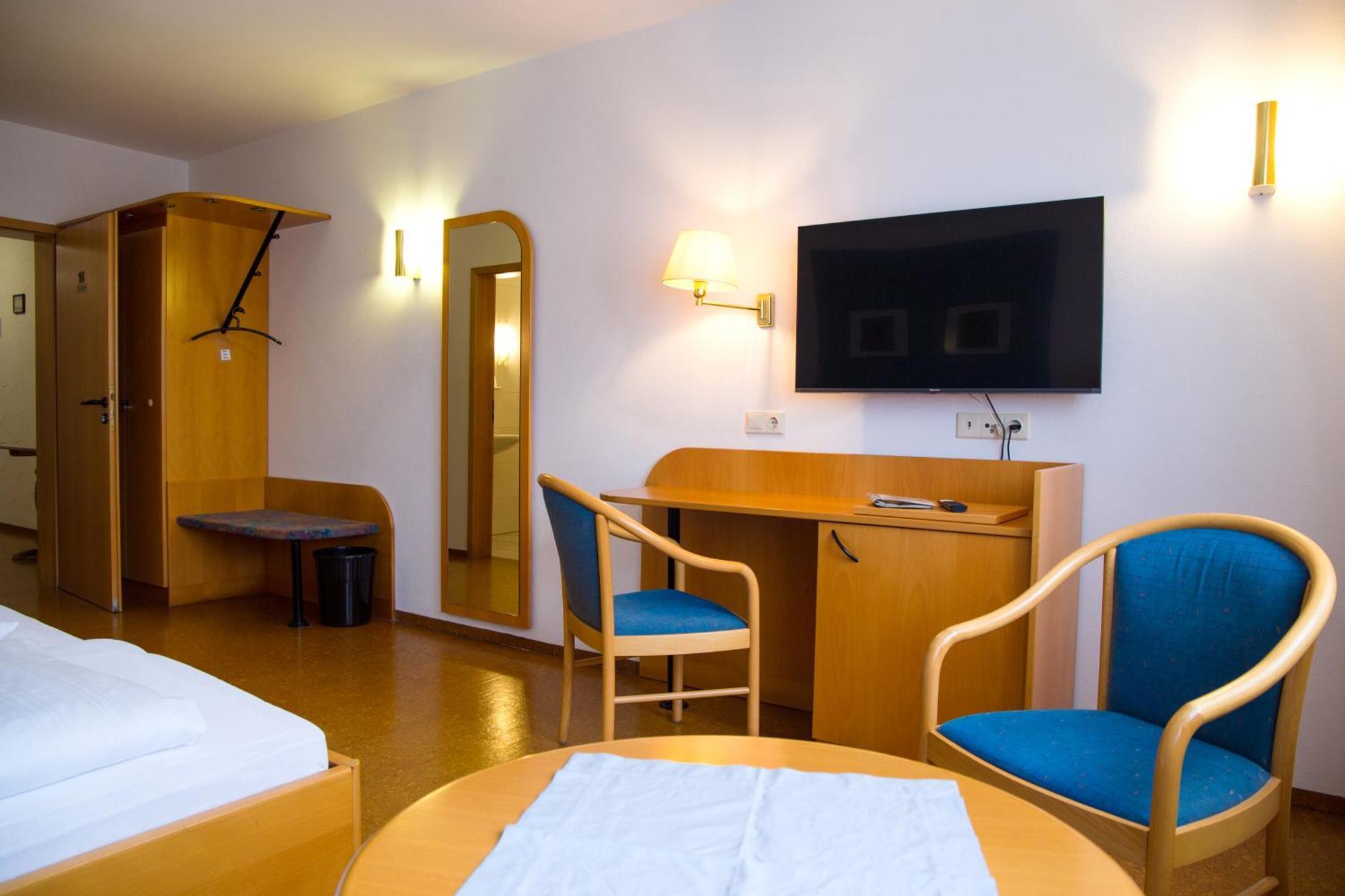 Hotel Zur Linde Gaedheim Экстерьер фото