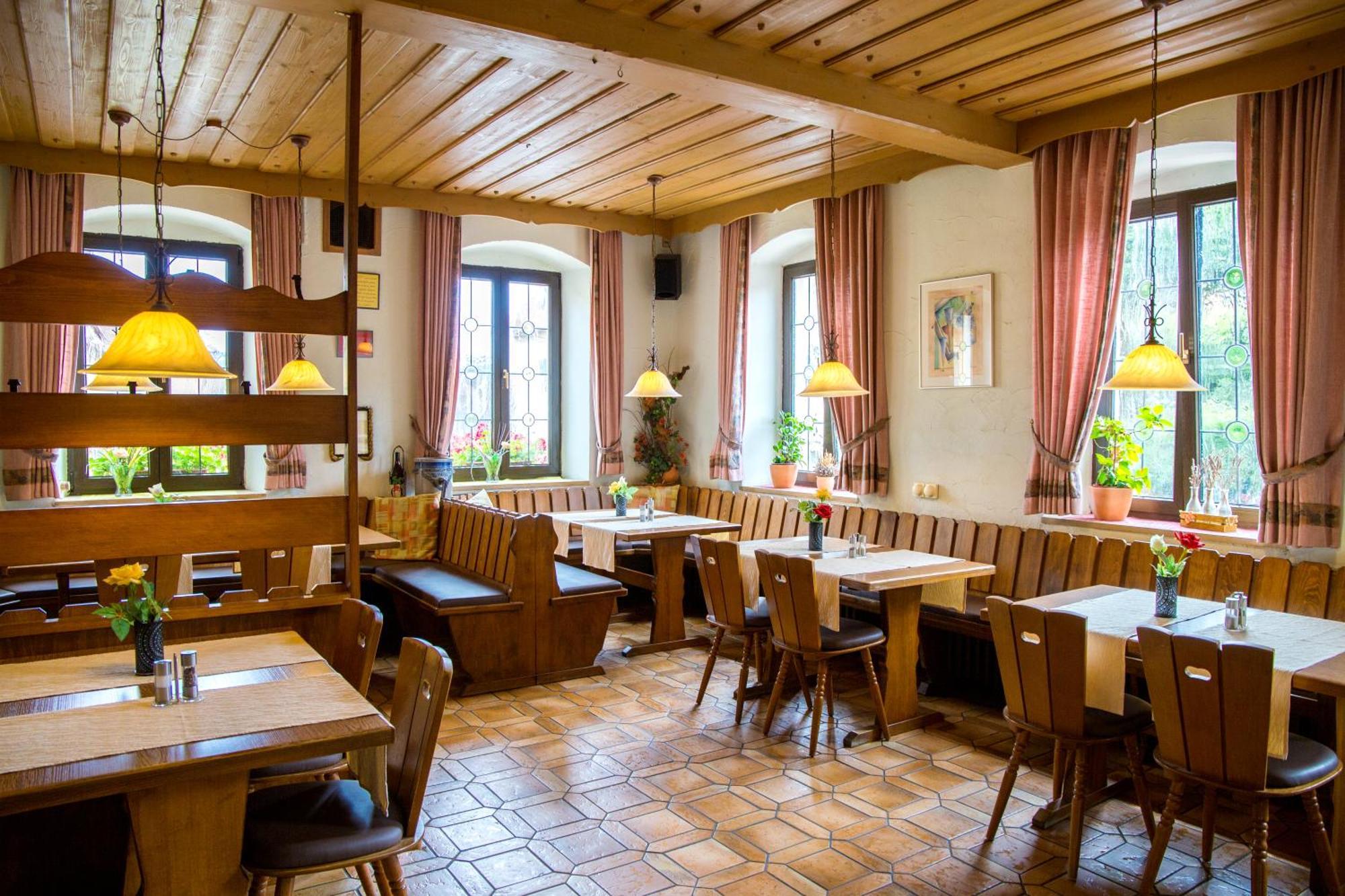 Hotel Zur Linde Gaedheim Экстерьер фото
