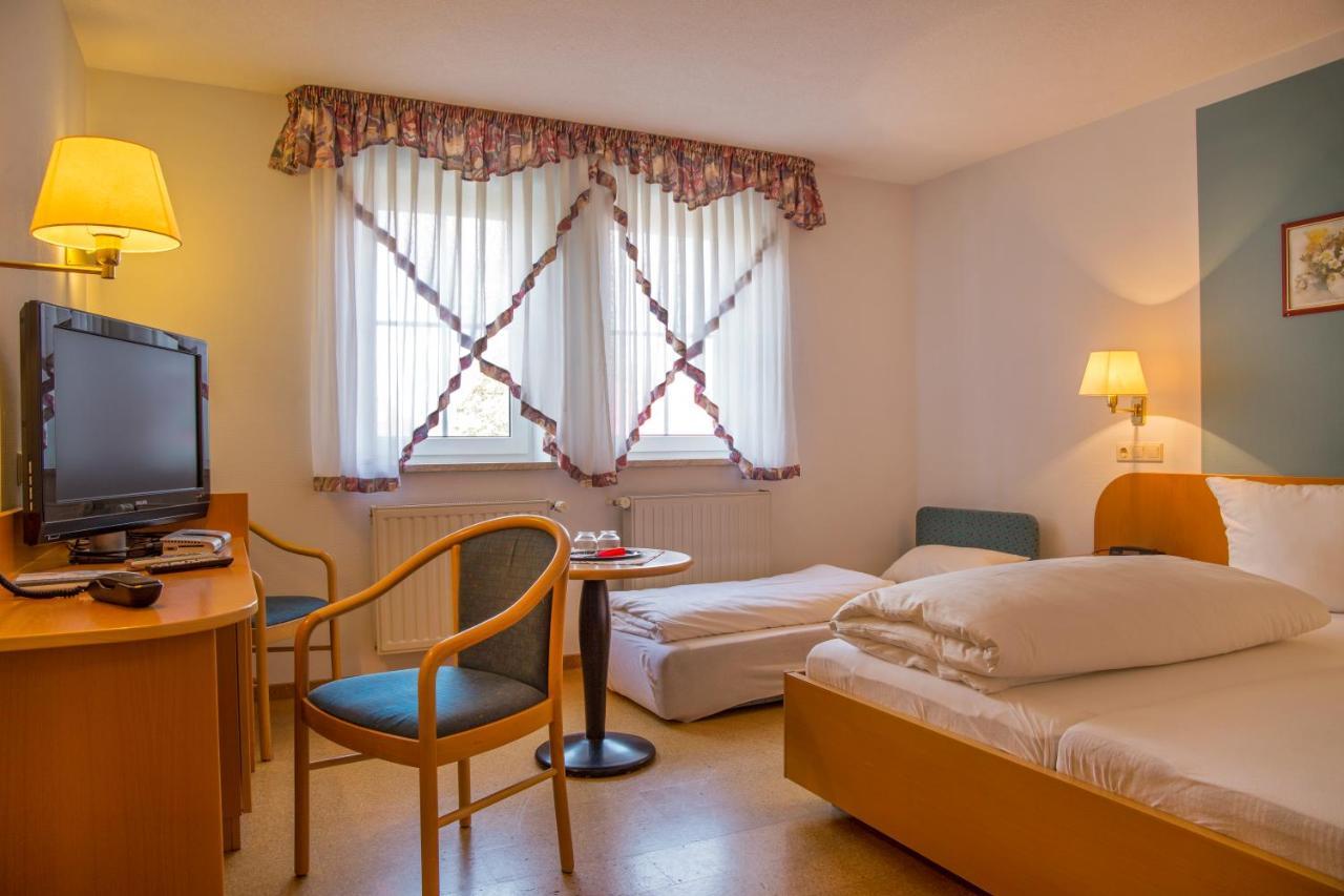 Hotel Zur Linde Gaedheim Экстерьер фото