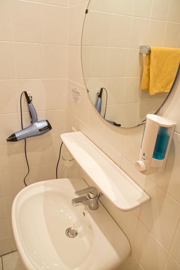Hotel Zur Linde Gaedheim Экстерьер фото